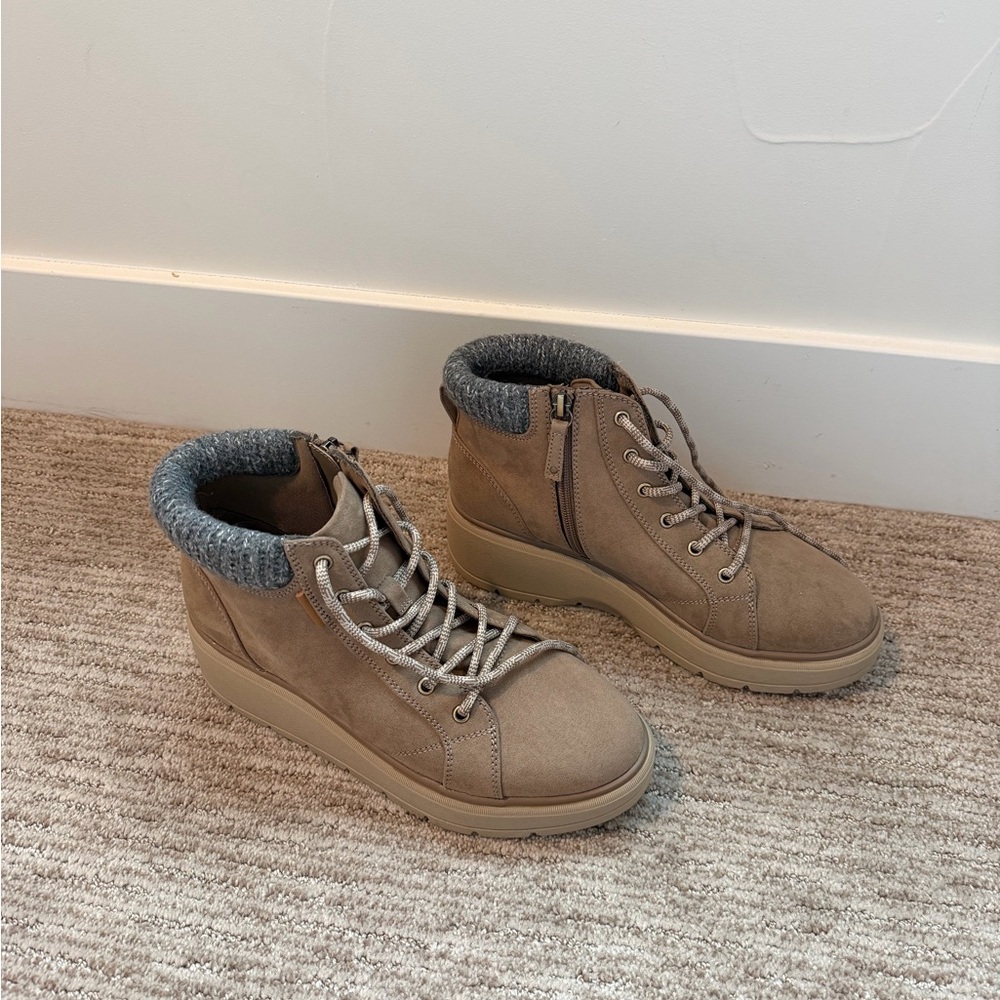 Dr. Scholl's Taupe Lace-Up Ankle Boots with Knit Collar